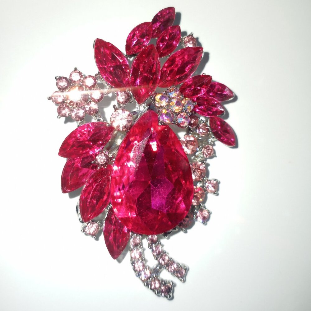 Vintage pink rhinestone beautiful brooch pin Valentine's gift
